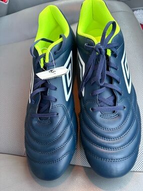 Umbro Navy Athletic Soccer Cleats with Neon Lime Lining